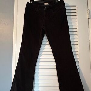 Levi’s fine wale 526 slender fit bootleg black corduroy jeans